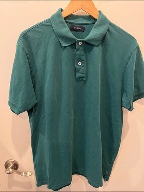 Man green polo short sleeve